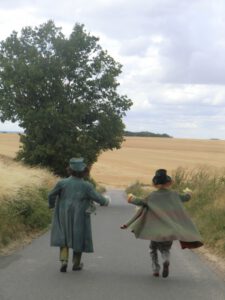 Compagnie_Dailleurs_Les_Passeurs_de_reves_theatre_de_rue_poetique