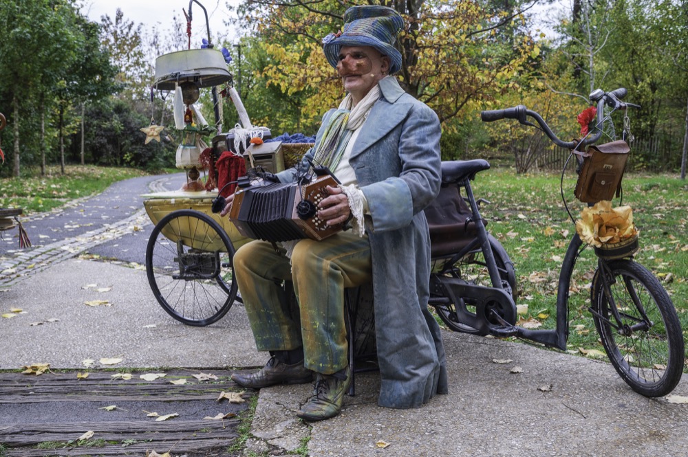 Compagnie_Dailleurs_Les_Passeurs_de_reves_theatre_de_rue_poetique