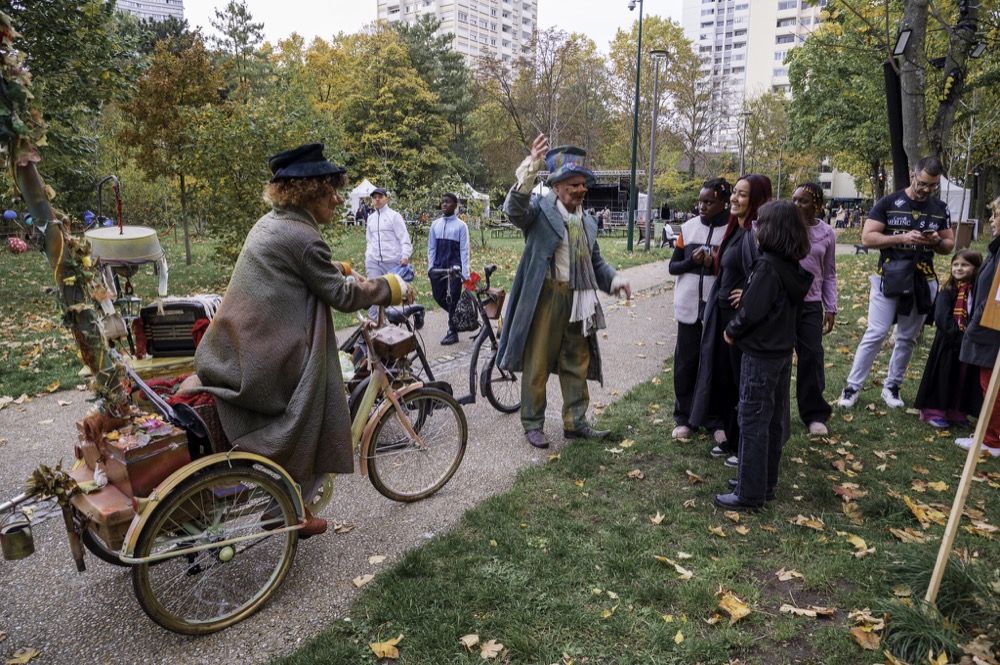 Compagnie_Dailleurs_Les_Passeurs_de_reves_theatre_de_rue_poetique