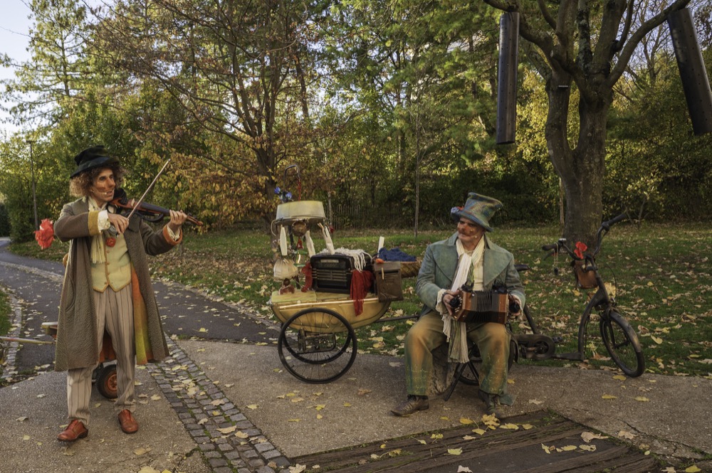 Compagnie_Dailleurs_Les_Passeurs_de_reves_theatre_de_rue_poetique