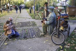 Compagnie_Dailleurs_Les_Passeurs_de_reves_theatre_de_rue_poetique