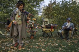 Compagnie_Dailleurs_Les_Passeurs_de_reves_theatre_de_rue_poetique