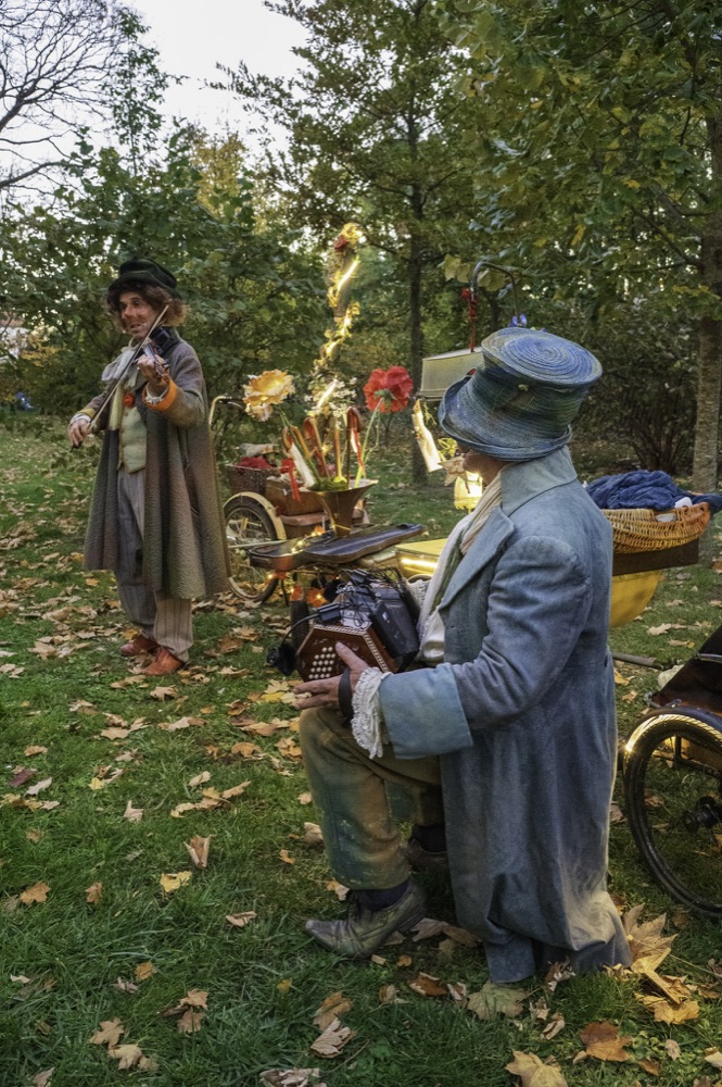 Compagnie_Dailleurs_Les_Passeurs_de_reves_theatre_de_rue_poetique