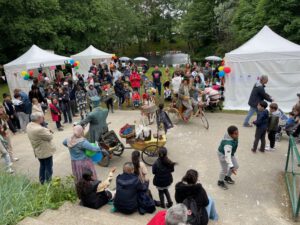 Compagnie_Dailleurs_Les_Passeurs_de_reves_theatre_de_rue_poetique