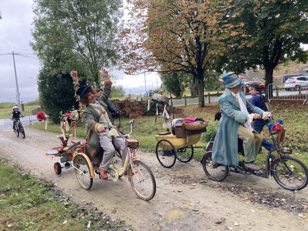 Compagnie_Dailleurs_Les_Passeurs_de_reves_theatre_de_rue_poetique