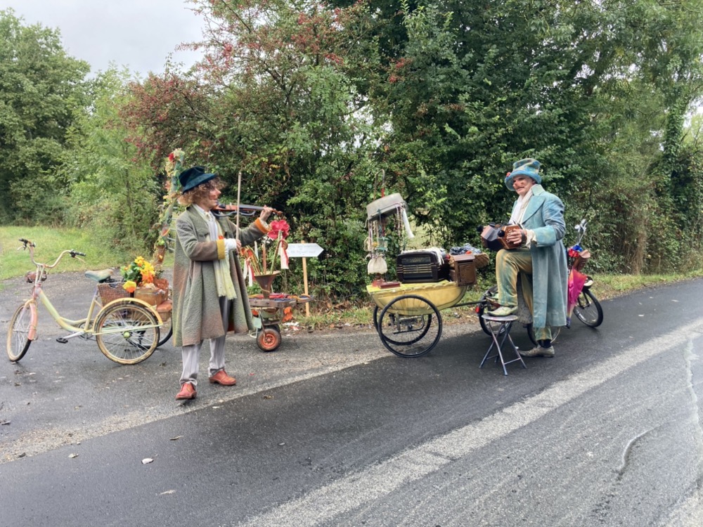 Compagnie_Dailleurs_Les_Passeurs_de_reves_theatre_de_rue_poetique