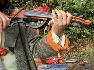 Compagnie_Dailleurs_Les_Passeurs_de_reves_theatre_de_rue_poetique