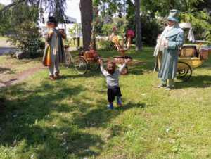 Compagnie_Dailleurs_Les_Passeurs_de_reves_theatre_de_rue_poetique