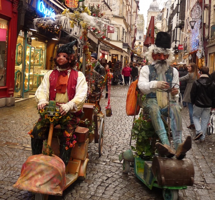 Les lutins et le livre magique